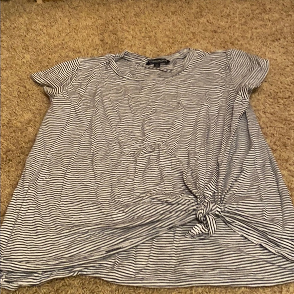 Striped shirt with knotted front
